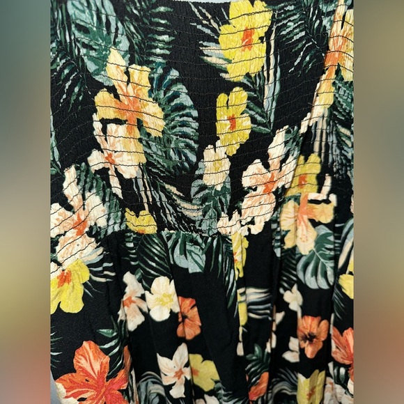 Wild Fable Tropical Floral Romper Size Small - Picture 7 of 7